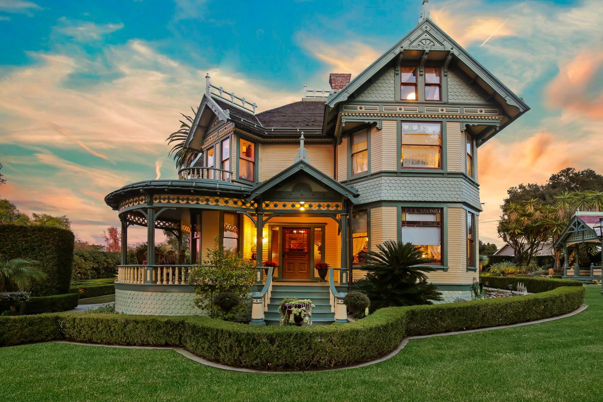 Tips for decorating a Victorian house